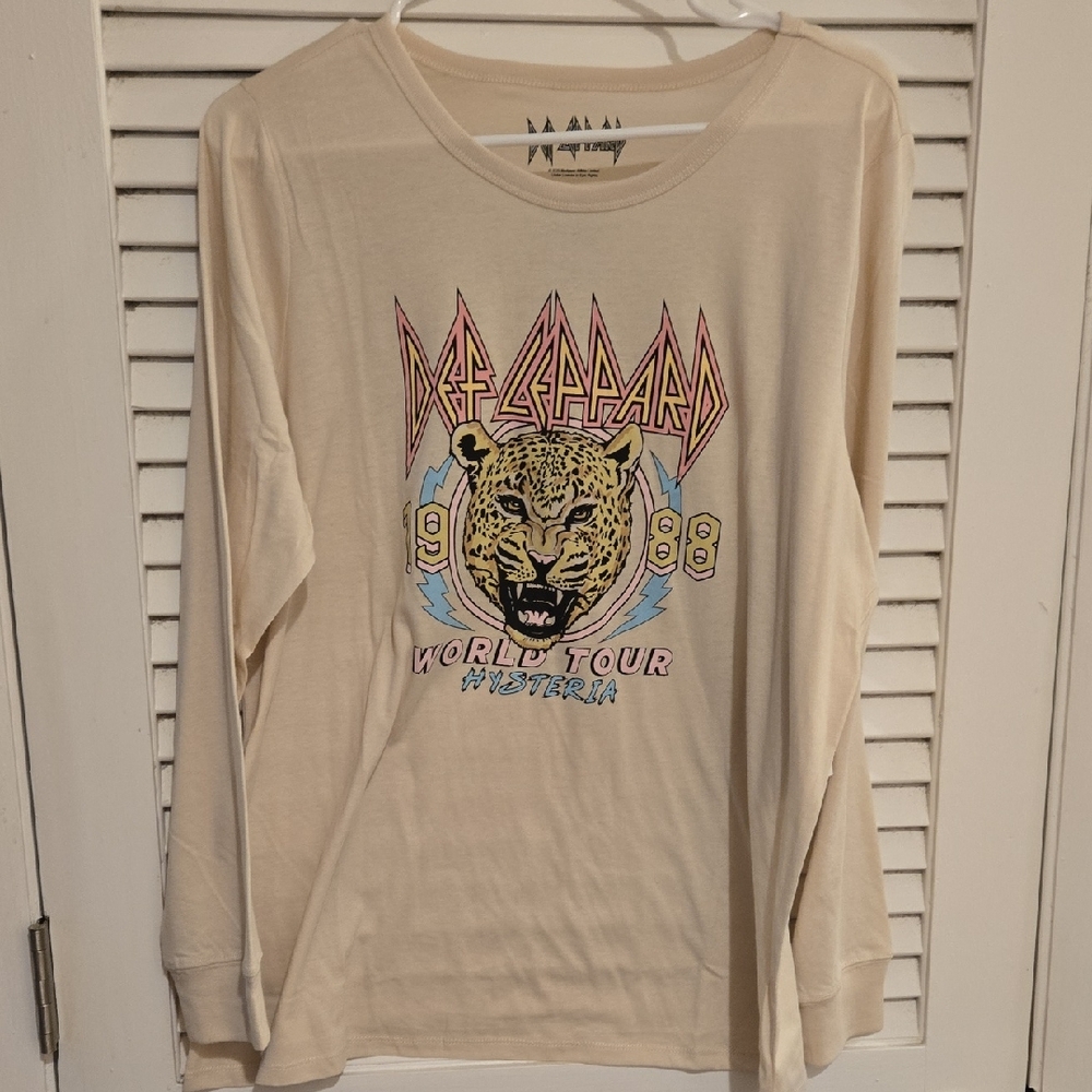 NWT Torrid  Def Leppard Cream Long Sleeve Graphic Tee